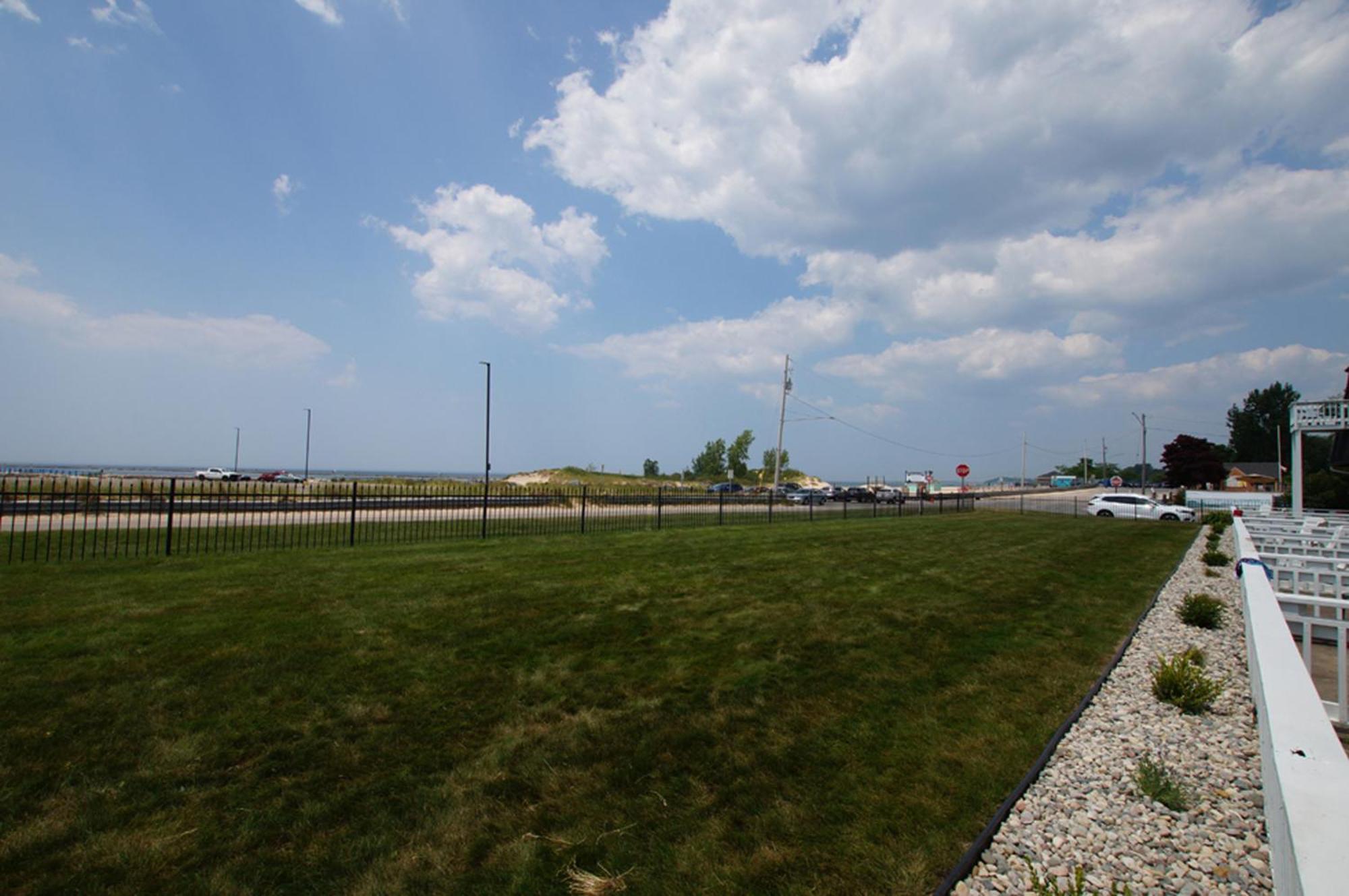 Snyders Shoreline Inn Ludington Zewnętrze zdjęcie