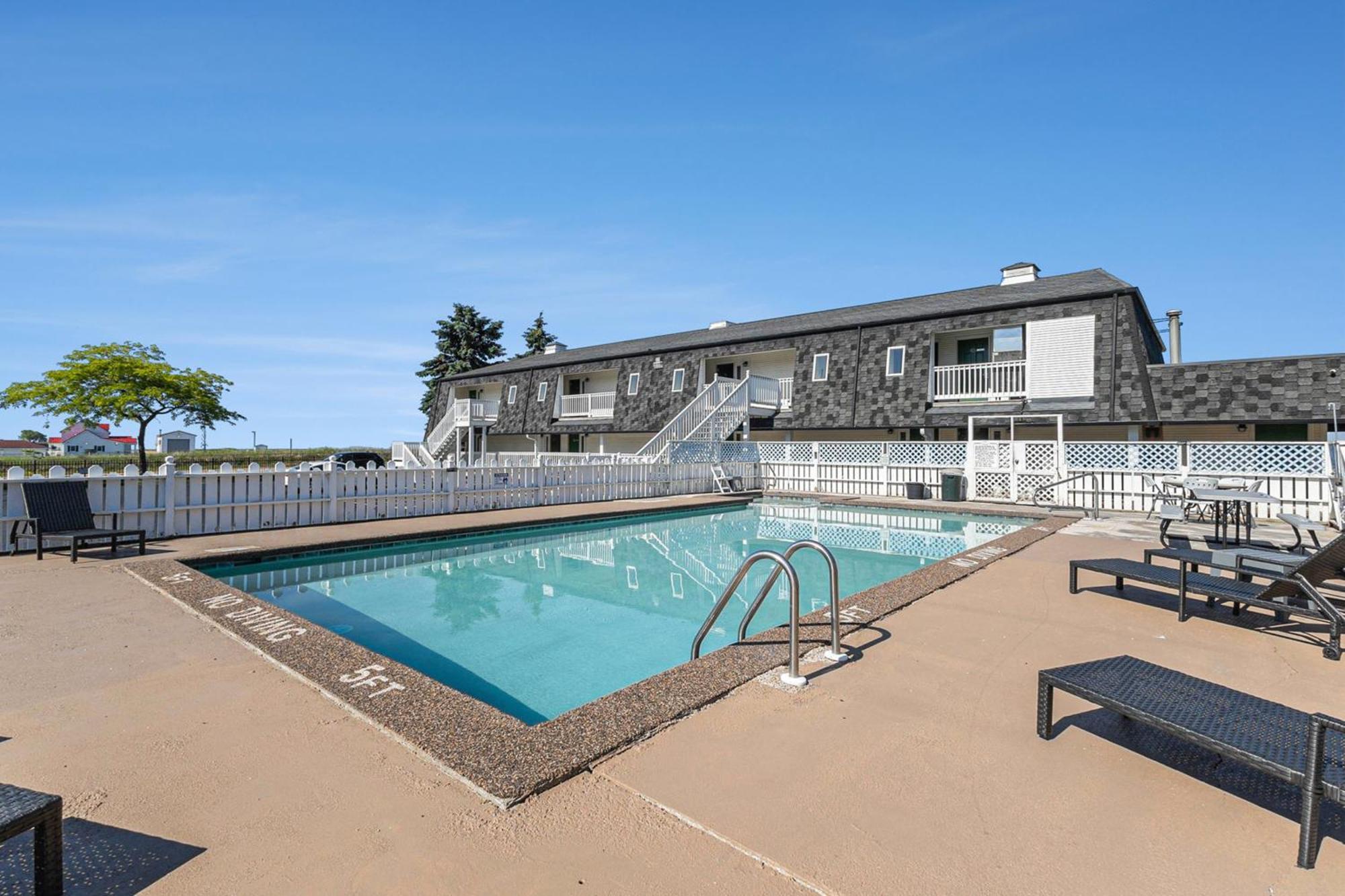 Snyders Shoreline Inn Ludington Zewnętrze zdjęcie
